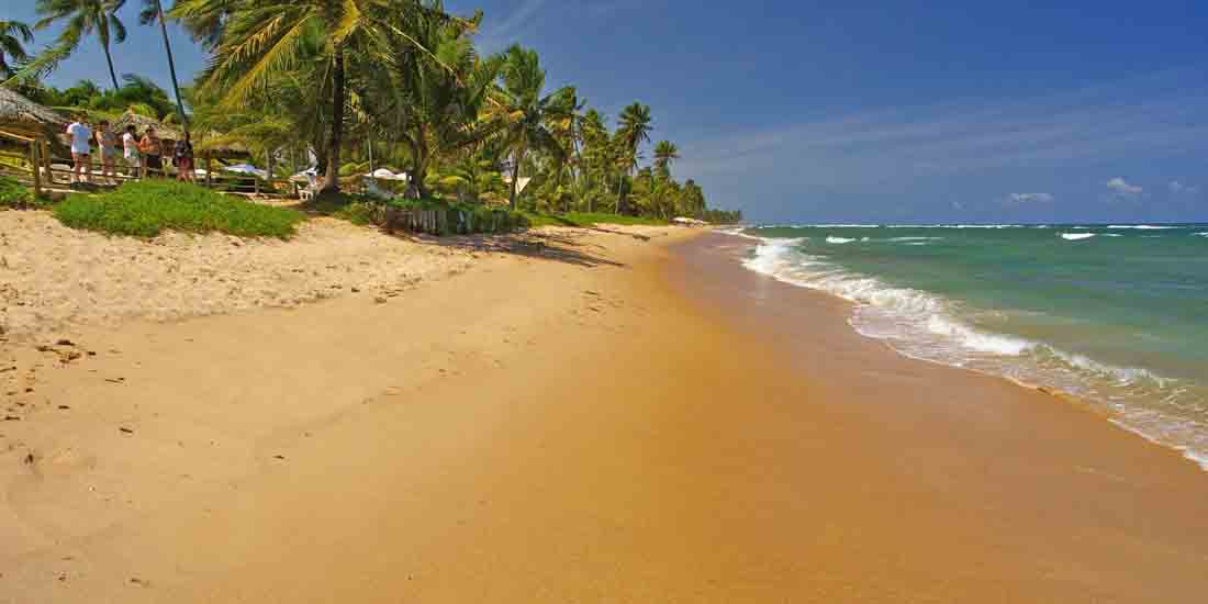 Linda Praia frente ao Hotel